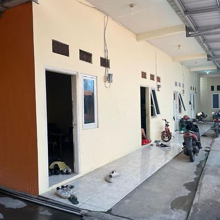 Spot On 93458 Legok Homestay Syariah Karangpilang Dış mekan fotoğraf